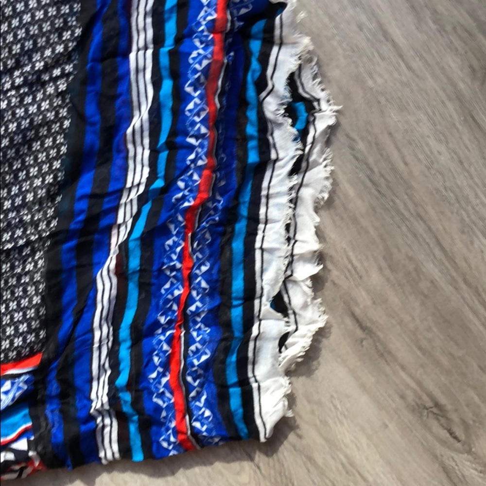 Multicolored patterned scarf - Picture 3 of 6